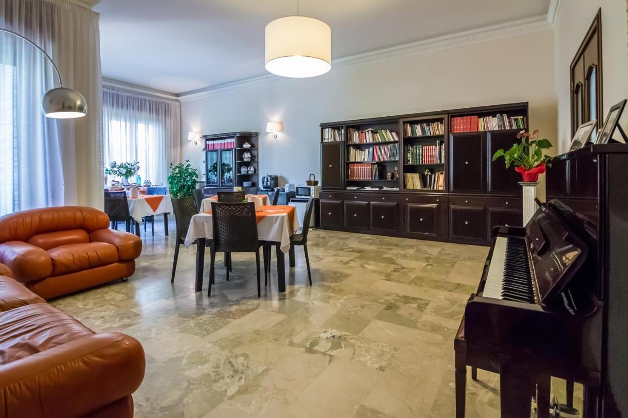 ماليي Villa Lazzari B&B Tra I Due Mari المظهر الخارجي الصورة