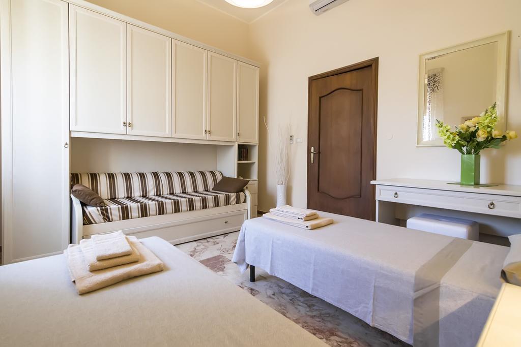 ماليي Villa Lazzari B&B Tra I Due Mari المظهر الخارجي الصورة